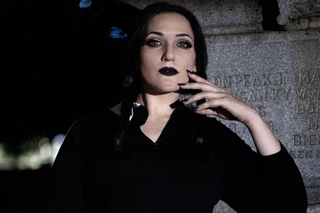 Evie Grey cosplay feature image